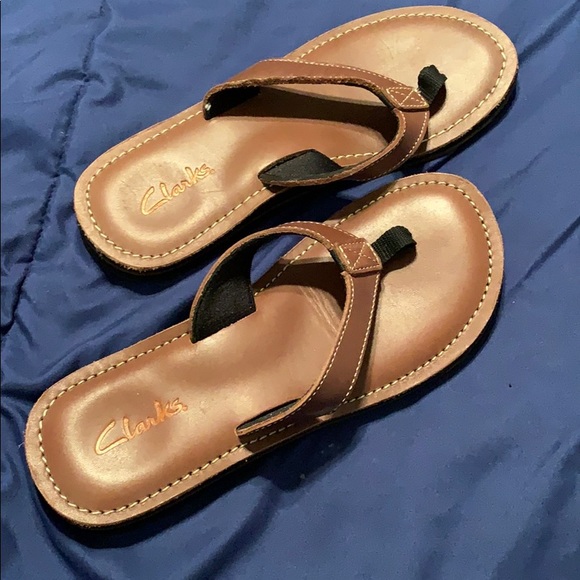 clarks leather flip flops